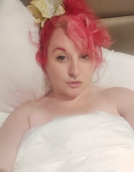 Naken lekkede OnlyFans-bilde av Roxystardust