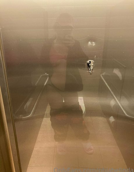 Naken lekkede OnlyFans-bilde av Phiabelinda
