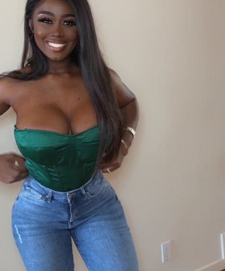 Nahá fotka uniklých OnlyFans od Lxrycc
