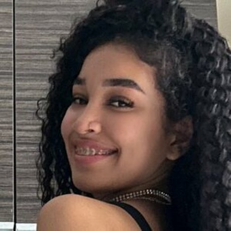 Alaston vuotanut OnlyFans-kuva Mariana Curiel