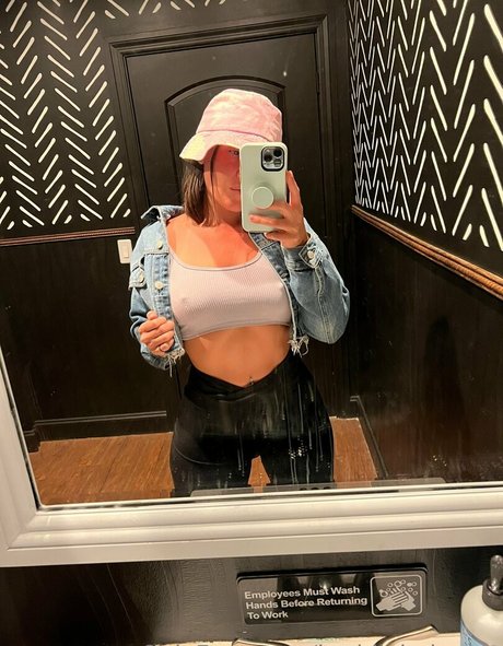 Naken lekkede OnlyFans-bilde av Emmaleemc