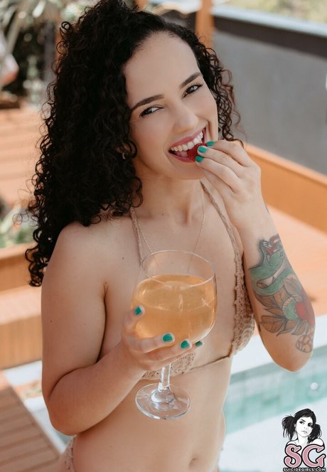 Nacktes geleaktes OnlyFans-Foto von Mari Curly Suicide