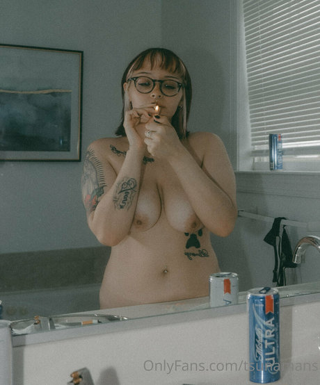 Naken läckt OnlyFans-bild av Tsunamans