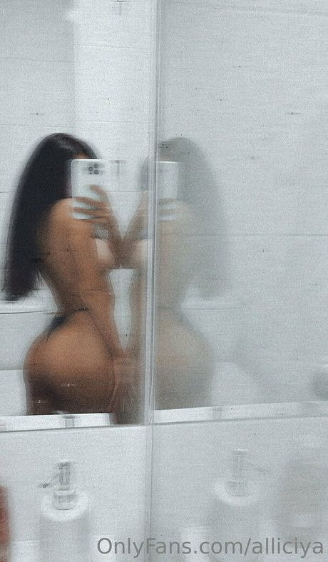 Alliciya OnlyFansリークヌード写真