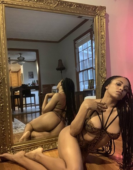 Nahá fotka uniklých OnlyFans od Anyaivy