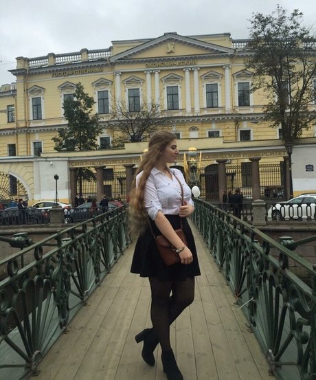 Nahá fotka uniklých OnlyFans od Sasha Shtern