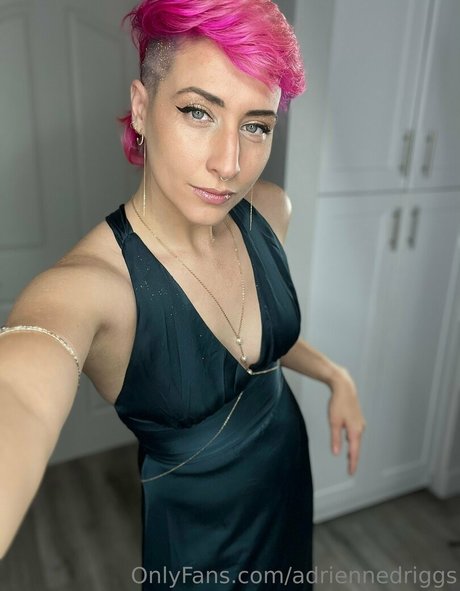 Naken lekkede OnlyFans-bilde av Adriennedriggs