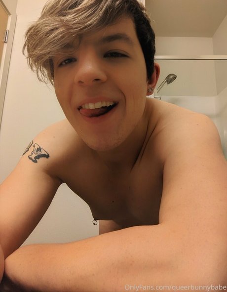 Foto di nudo di fuga di OnlyFans di Queerbunnybabe