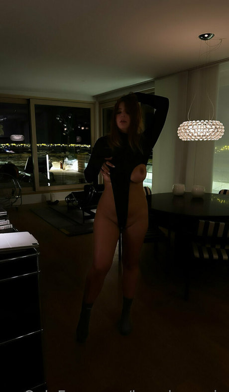 Naken lekkede OnlyFans-bilde av Lenalouu