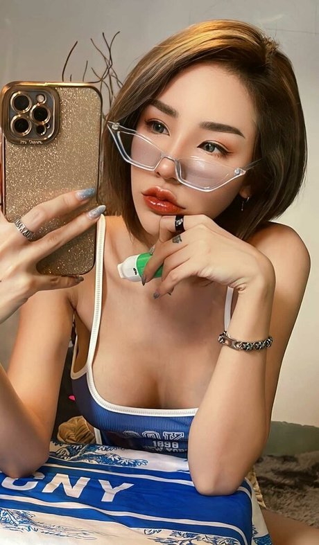 Naken lekkede OnlyFans-bilde av Chalyxx