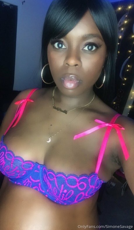 Alaston vuotanut OnlyFans-kuva Simonesavage