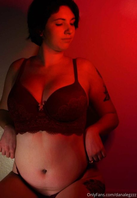 Naken lekkede OnlyFans-bilde av Danalegzzz