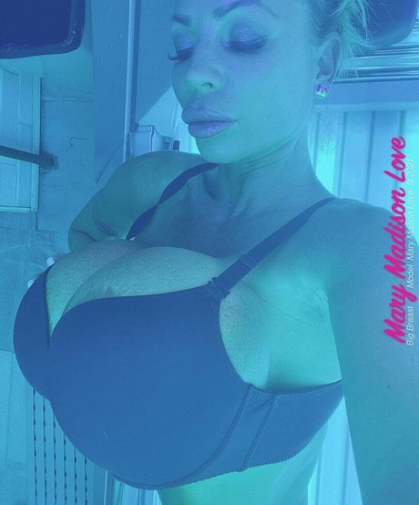 Alaston vuotanut OnlyFans-kuva Marymadison