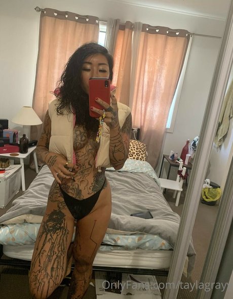Alasti lekkinud OnlyFans-i pilt Taylagrayy