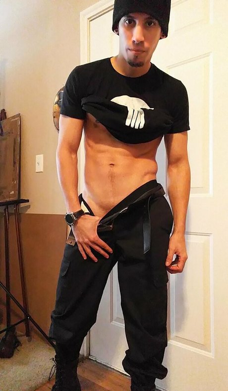 Naken lekkede OnlyFans-bilde av Cagedangelcosplayfree