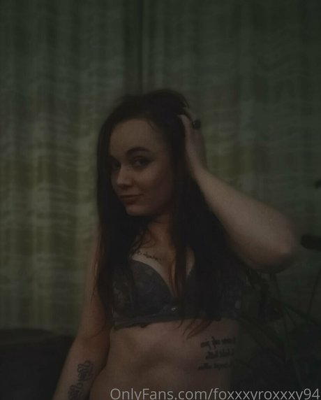 Naken läckt OnlyFans-bild av Foxxxyroxxxy94