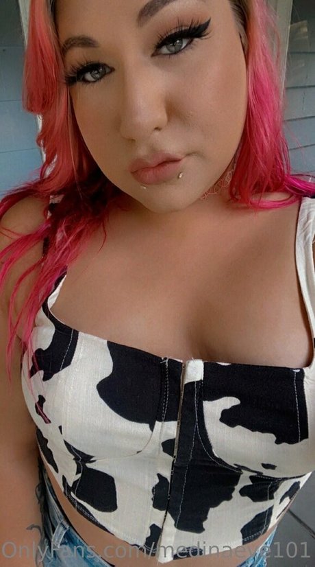 Naken lekkede OnlyFans-bilde av Medinaeve101