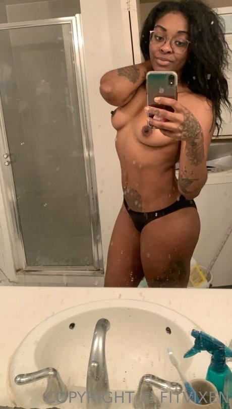 Naken lekkede OnlyFans-bilde av Fitvixenfree