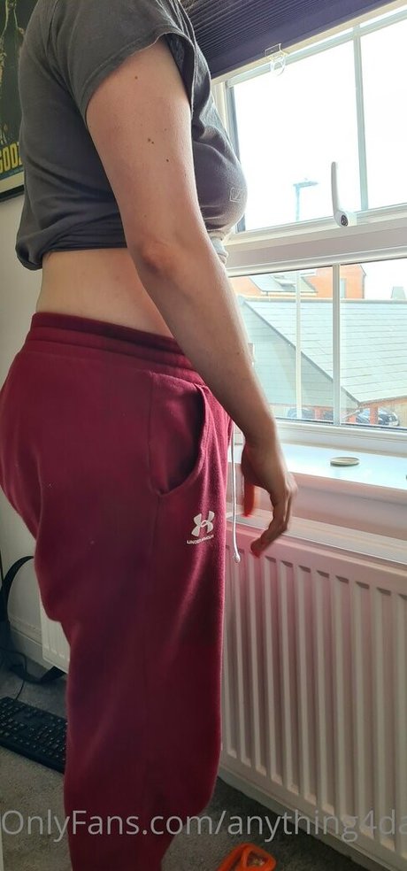 Nahá fotka uniklých OnlyFans od Anything4daddyvip