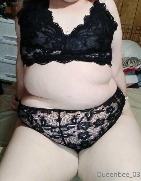 Naakte gelekte OnlyFans-foto van Queenbee03