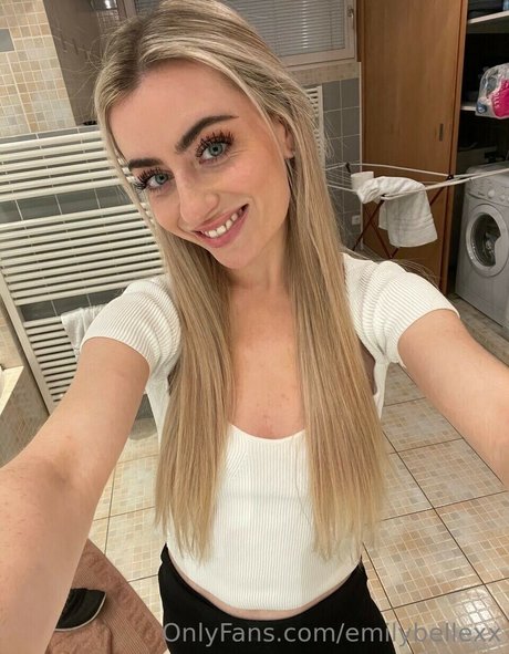 Emily Bellexx