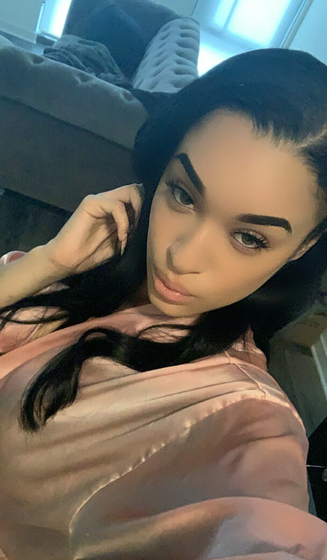 Naken lekkede OnlyFans-bilde av Realmyalashaun