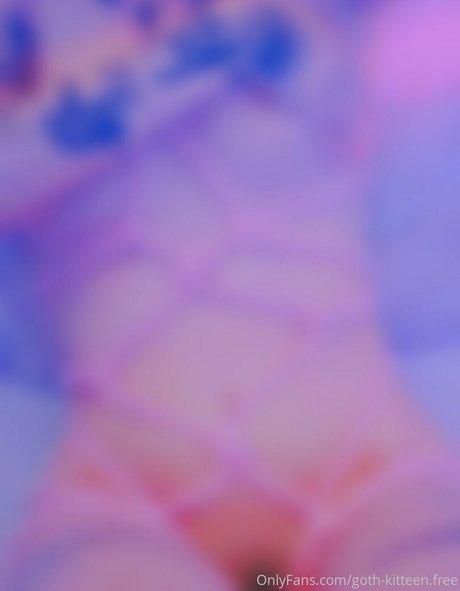 Naken läckt OnlyFans-bild av Gothkitteenfree