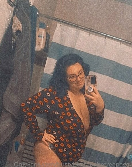 Naken lekkede OnlyFans-bilde av Miamoorefreepage
