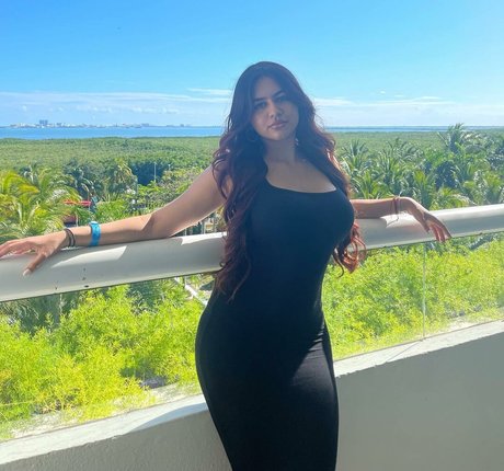 Naken lekkede OnlyFans-bilde av Suman Maria