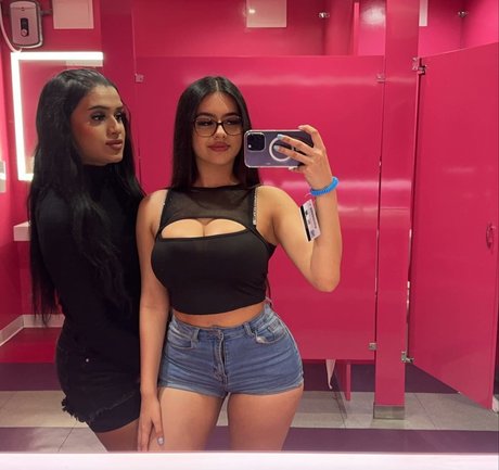Nahá fotka uniklých OnlyFans od Suman Maria
