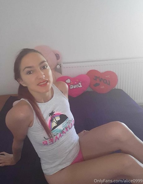 Nahá fotka uniklých OnlyFans od Alice0999of