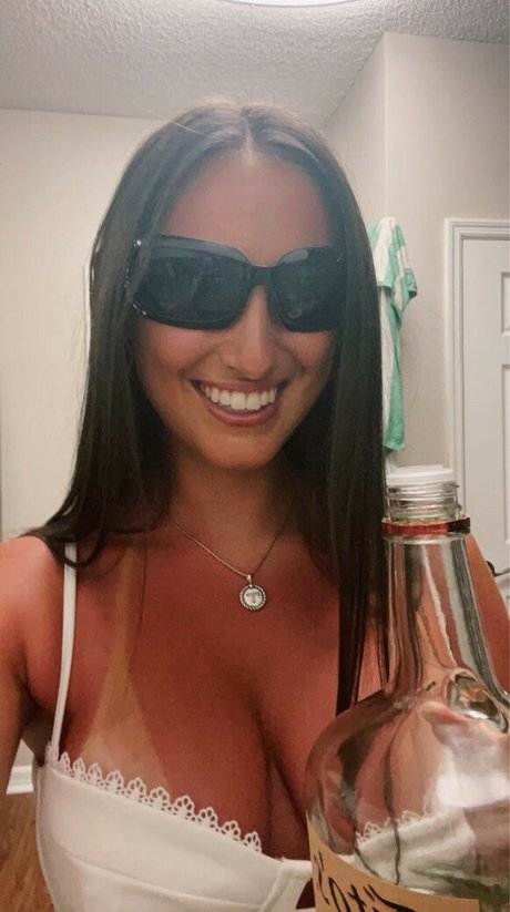 Naken lekkede OnlyFans-bilde av Taylor Alessi