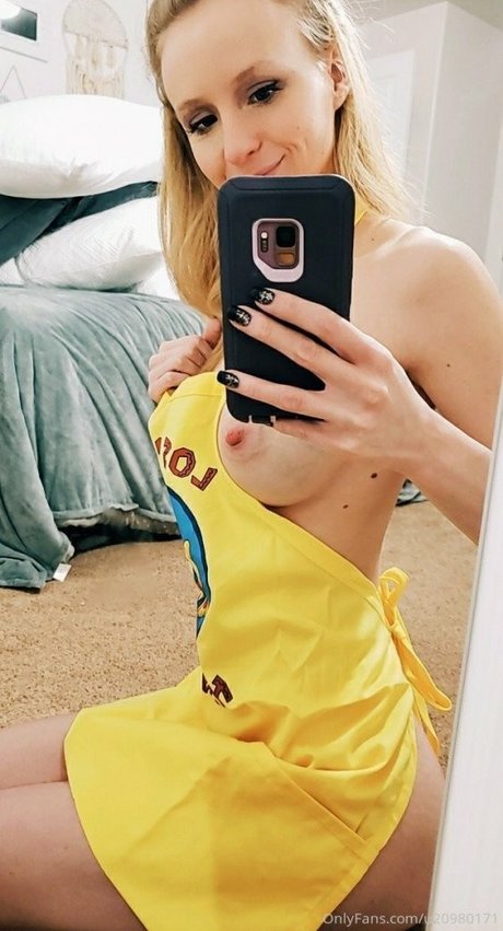Naken läckt OnlyFans-bild av Elle Dainty