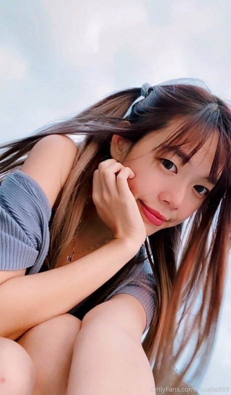 Naken lekkede OnlyFans-bilde av Roselle888