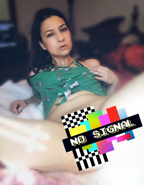 Alasti lekkinud OnlyFans-i pilt Signaldropfree