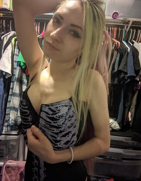 Обнаженная фотография утечки OnlyFans от Leenamouz