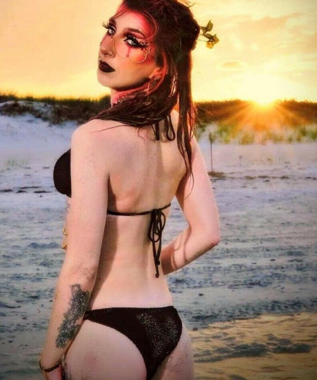 Naakte gelekte OnlyFans-foto van Jasmhynmakeup