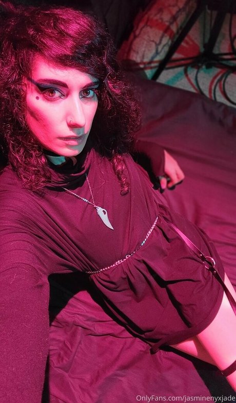 Naken lekkede OnlyFans-bilde av Jasminenyxjade