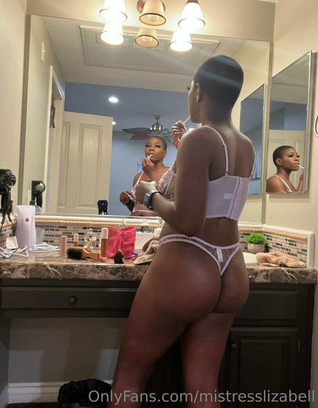 Обнаженная фотография утечки OnlyFans от Mistresslizabell