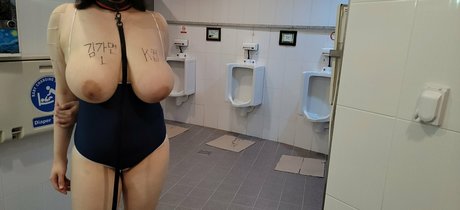 Alasti lekkinud OnlyFans-i pilt Maskkim