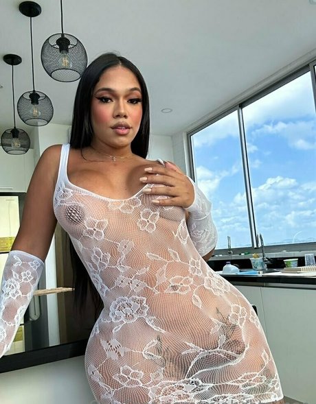 Naken lekkede OnlyFans-bilde av Miahcatalinaa