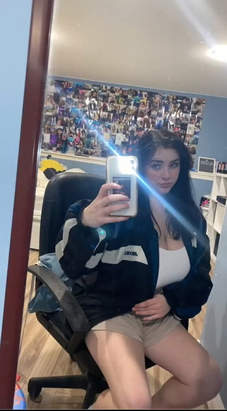 Nahá fotka uniklých OnlyFans od Kenzie A
