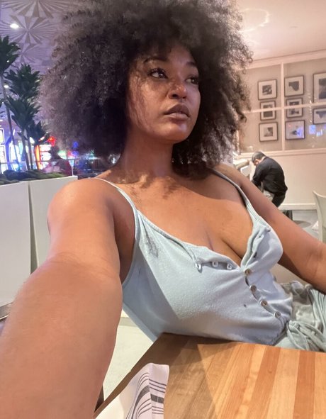 Naken läckt OnlyFans-bild av Turnerssanctuary