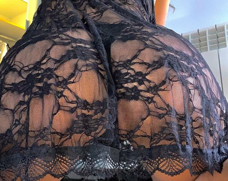 Naken lekkede OnlyFans-bilde av Redmil