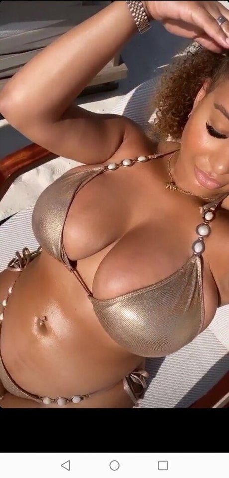 Alaston vuotanut OnlyFans-kuva Georgina Seaman
