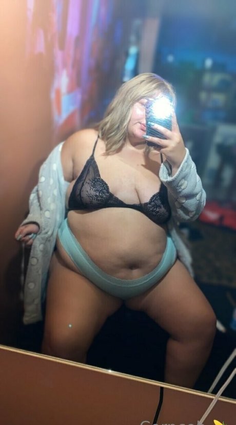 Nahá fotka uniklých OnlyFans od Plussizebrattt2