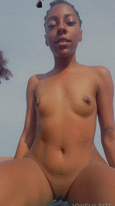 Nahá fotka uniklých OnlyFans od Joyfultits