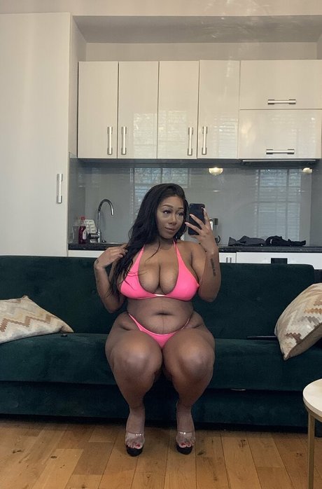 Naken lekkede OnlyFans-bilde av Effyflamelondon
