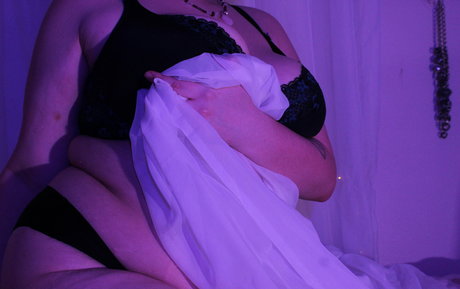Naken lekkede OnlyFans-bilde av Aphroditetummy