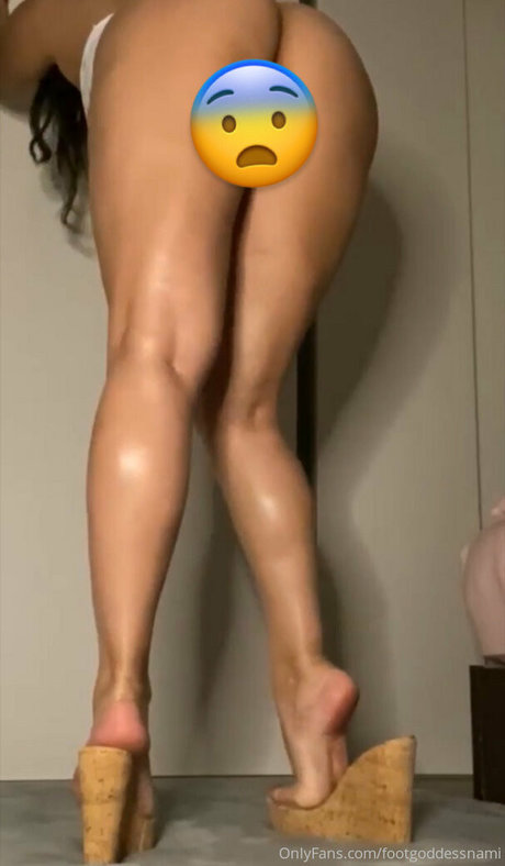 Naken läckt OnlyFans-bild av Footgoddessnami